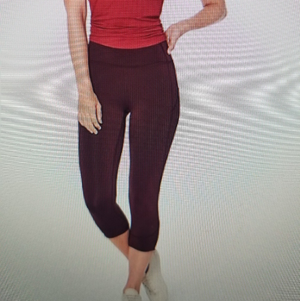 Lululemon in movement crop